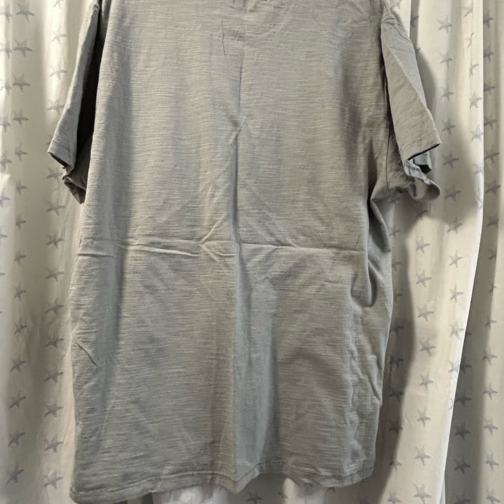 Old Navy Men's Light Gray Short Sleeve Tee